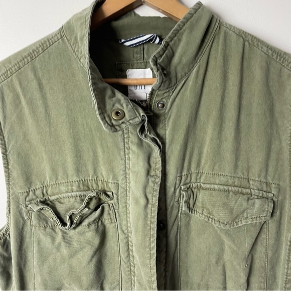 [GAP] Women's Army Green Full Zip Pocket Sleeveless Vest Top - Picture 2 of 6